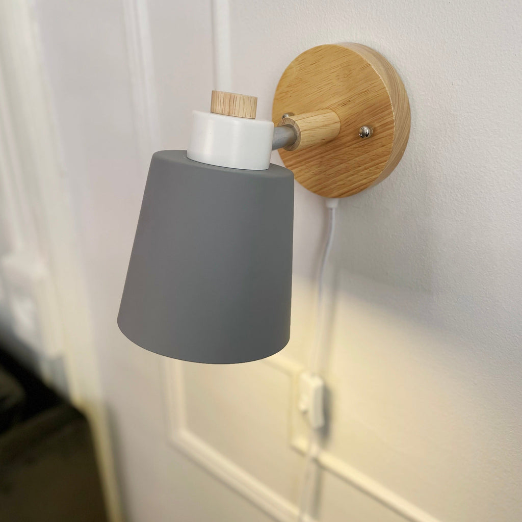 Plug-In Rotating Reading Light