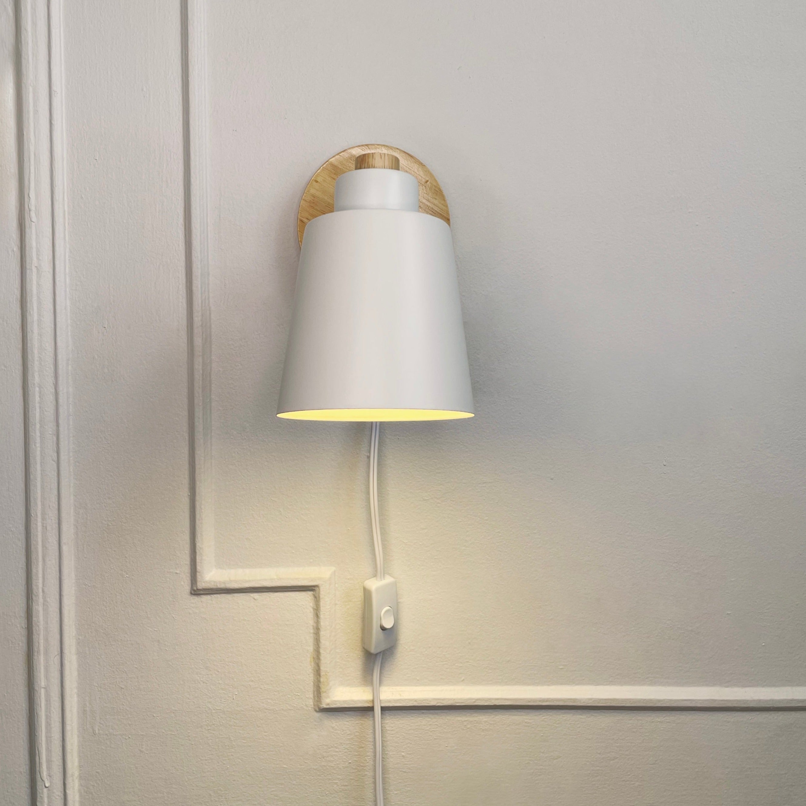 Plug-In Rotating Reading Light