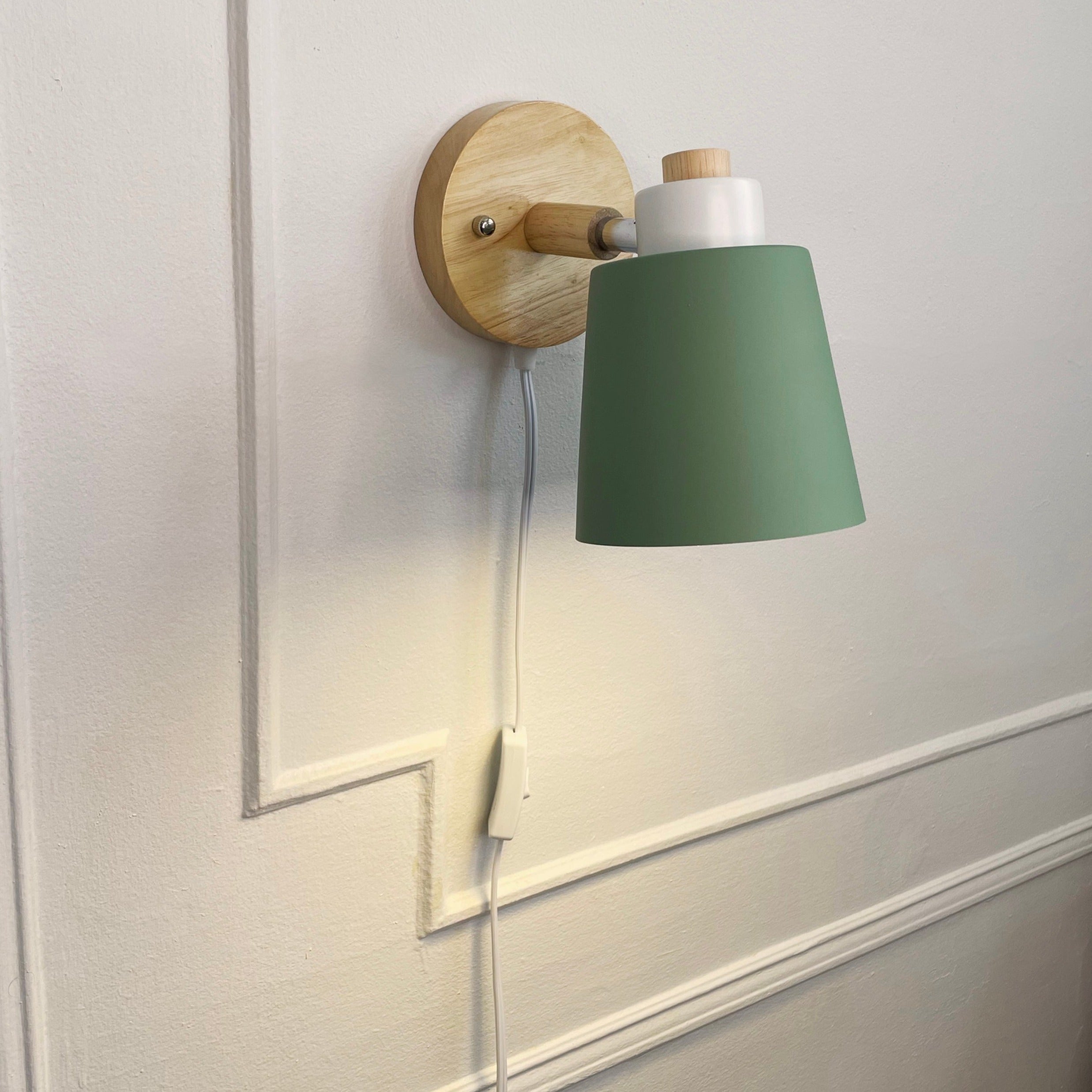 Plug-In Rotating Reading Light