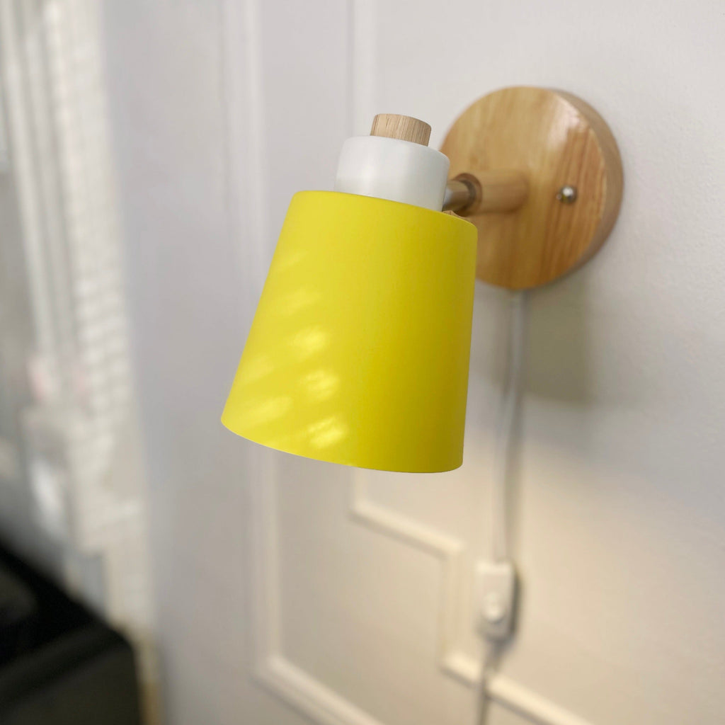 Plug-In Rotating Reading Light
