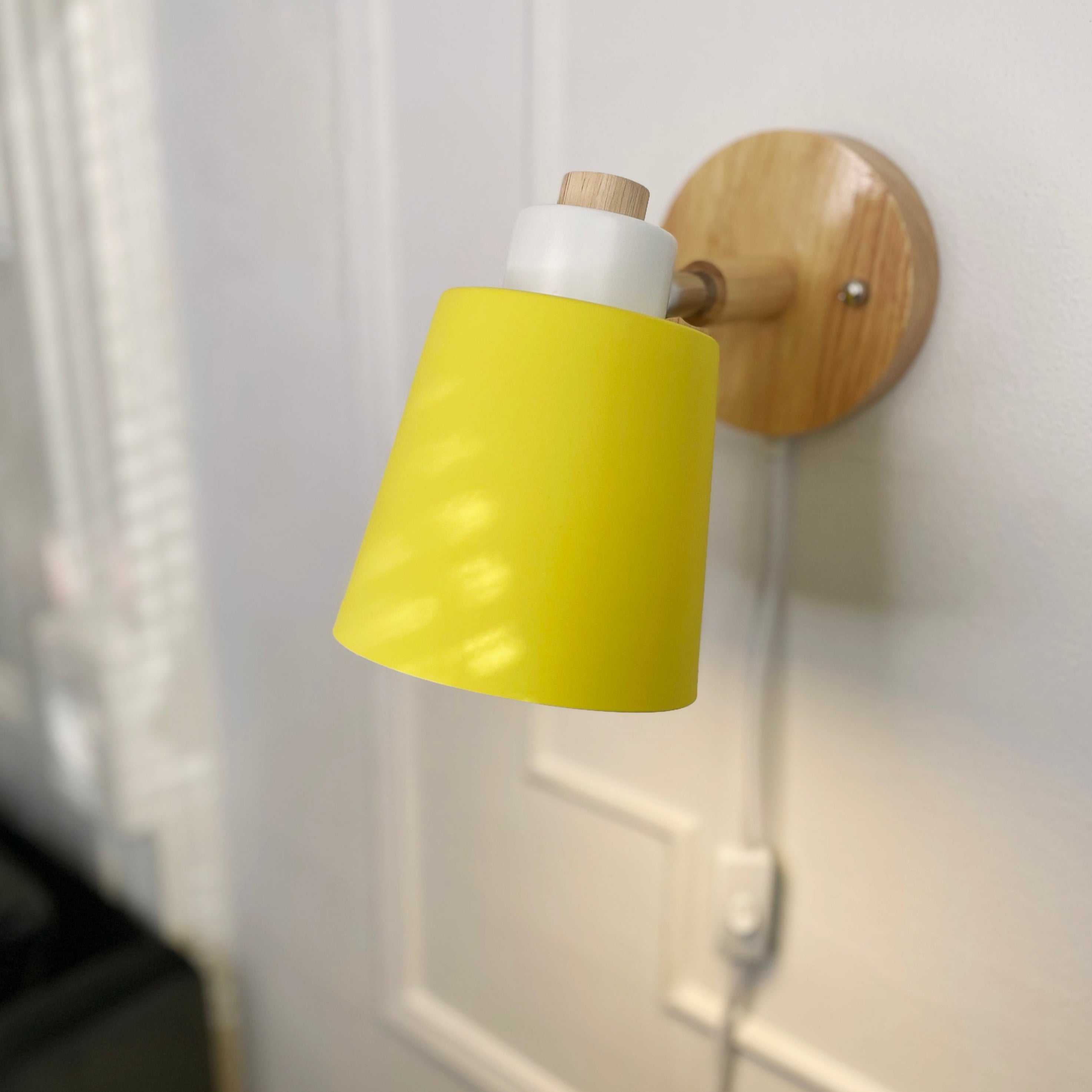 Plug-In Rotating Reading Light