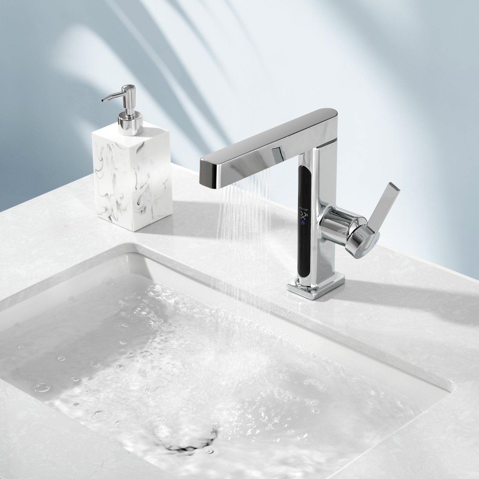 Alyra Single-Hole Pull-Out Faucet With Temperature Readout