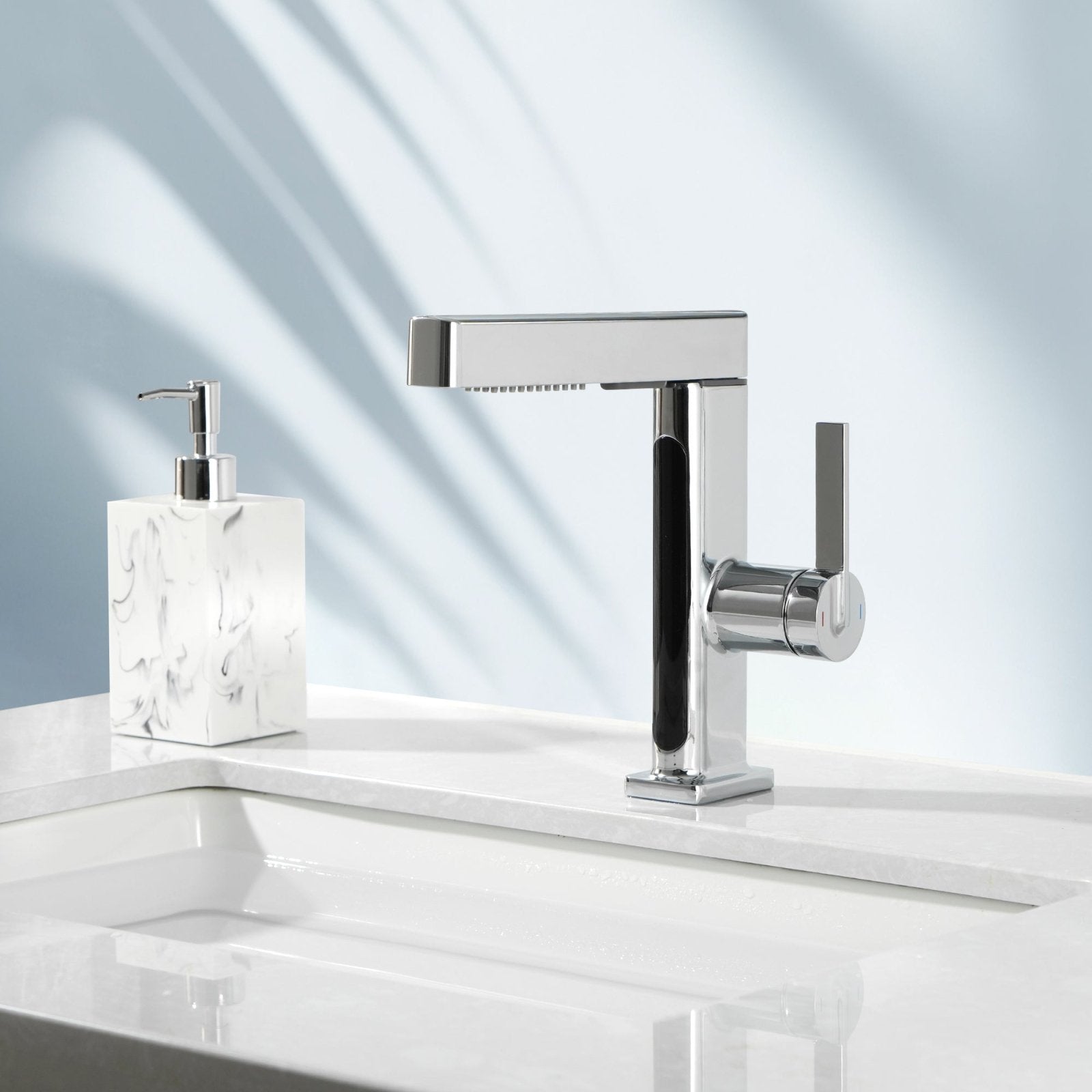 Alyra Single-Hole Pull-Out Faucet With Temperature Readout
