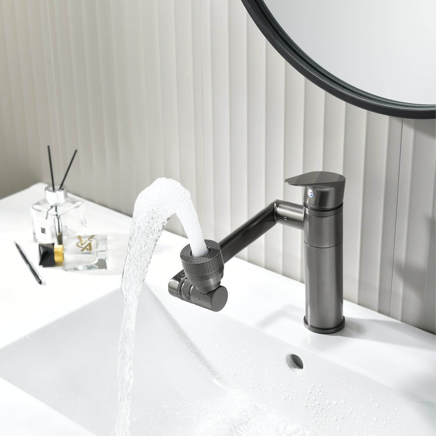 Single-Hole Swivel Multi-Directional Faucet