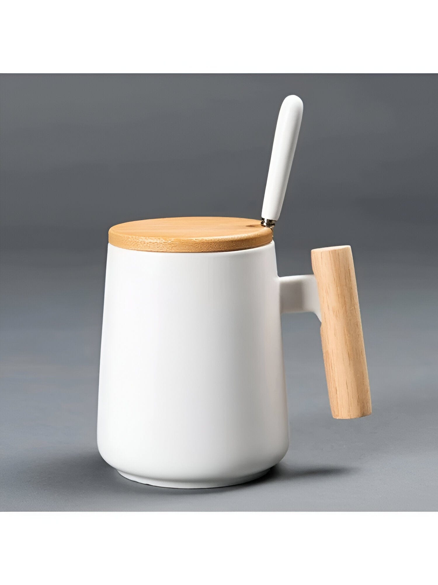 Keramische Kaffeetasse mit Holzgriff