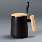 Keramische Kaffeetasse mit Holzgriff